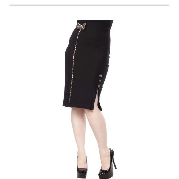 Black pencil skirt with Leopard print pin stripe and buttons. - Picture 2 of 14
